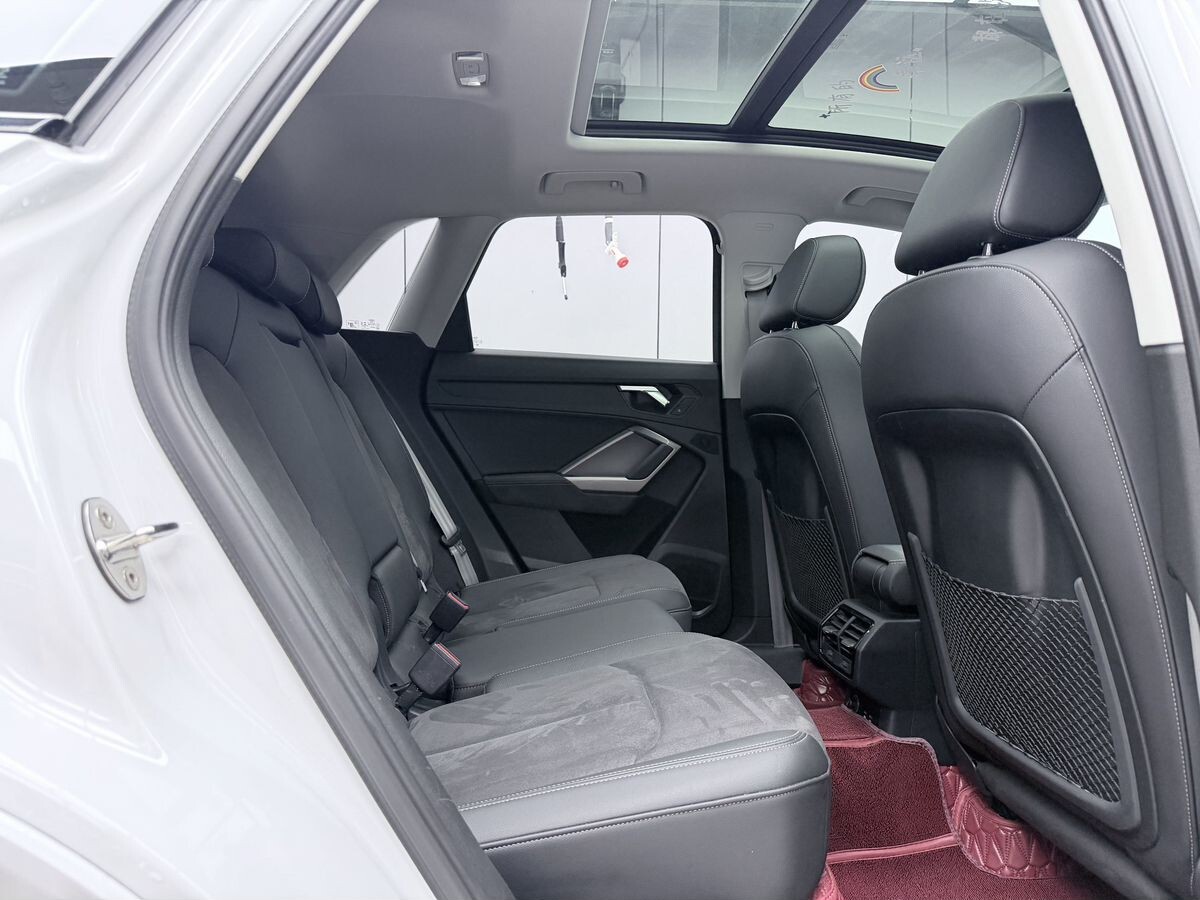 Audi Q3 2022 - фото автомобиля