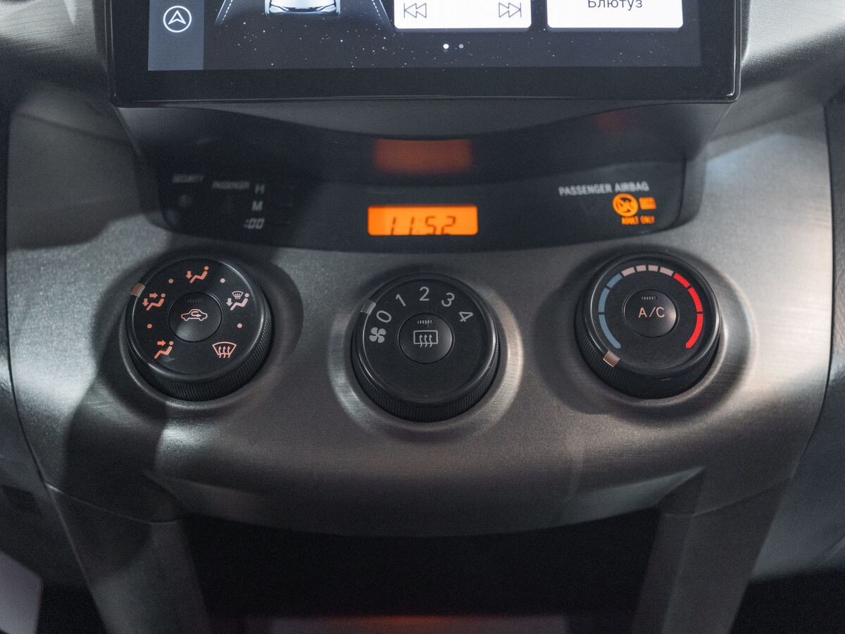Toyota RAV4 2011 - фото автомобиля