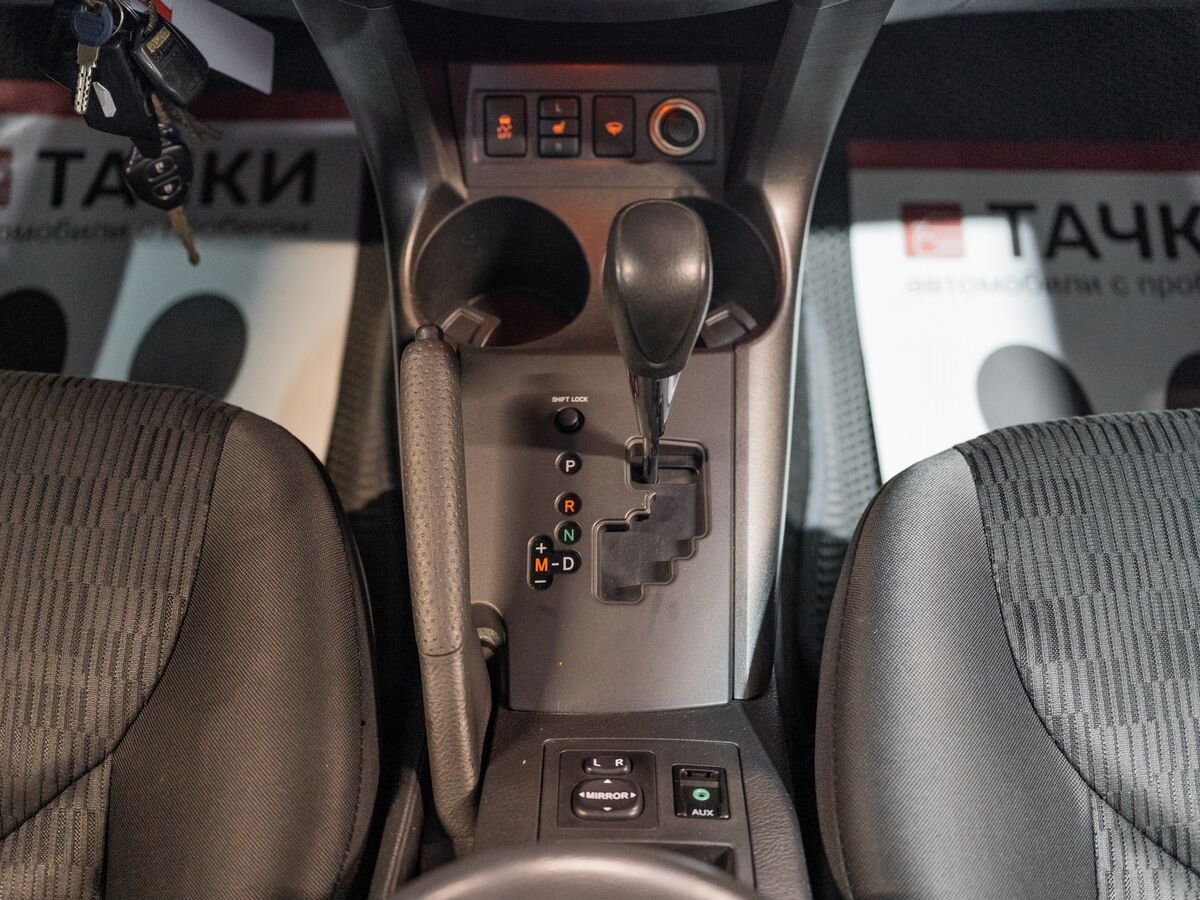 Toyota RAV4 2011 - фото автомобиля