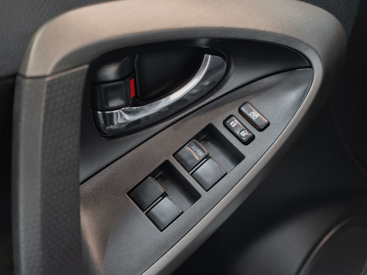 Toyota RAV4 2011 - фото автомобиля