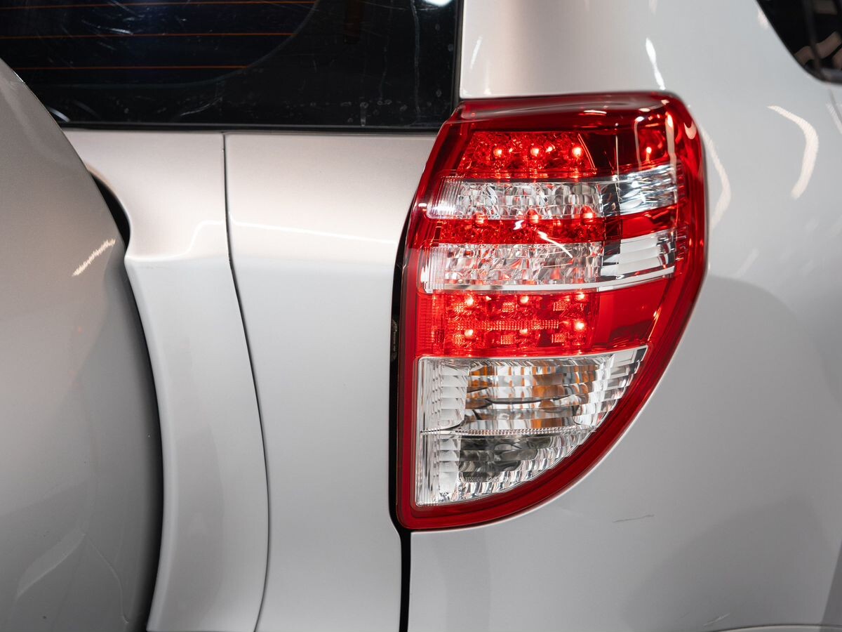 Toyota RAV4 2011 - фото автомобиля