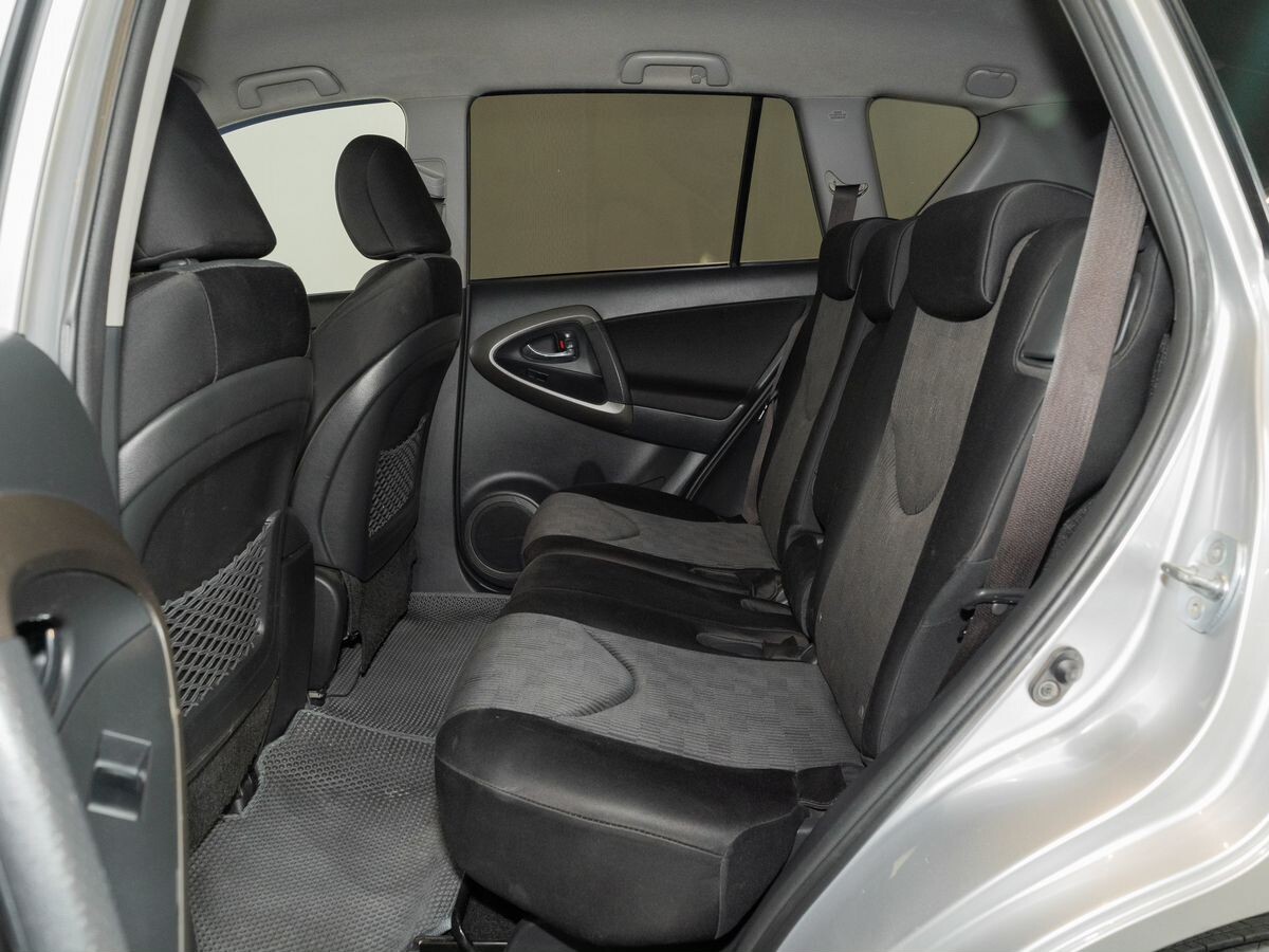 Toyota RAV4 2011 - фото автомобиля