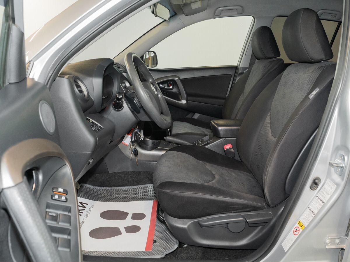 Toyota RAV4 2011 - фото автомобиля