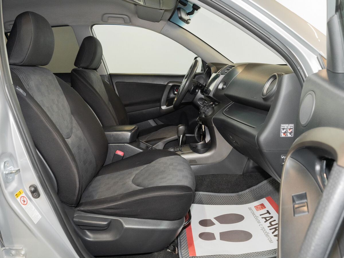 Toyota RAV4 2011 - фото автомобиля