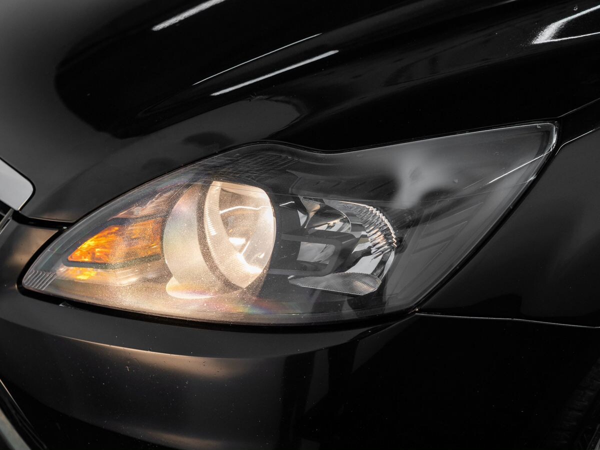 Ford Focus 2011 - фото автомобиля