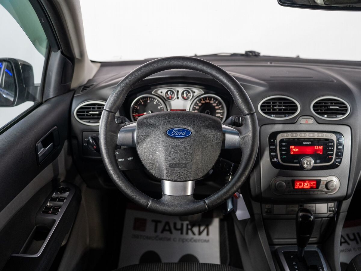 Ford Focus 2011 - фото автомобиля