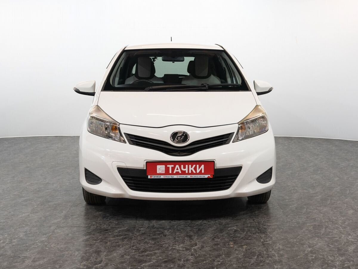 Toyota Vitz 2012 - фото автомобиля