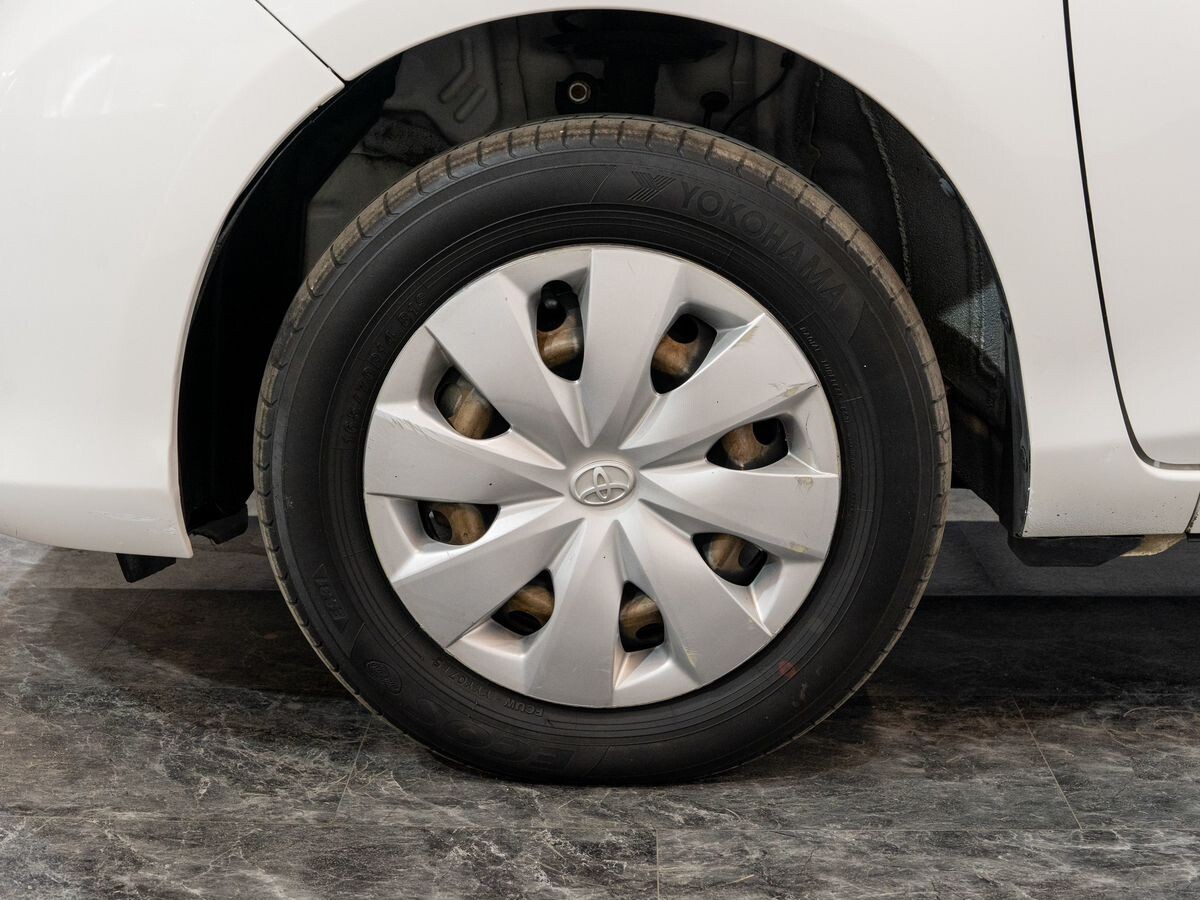 Toyota Vitz 2012 - фото автомобиля