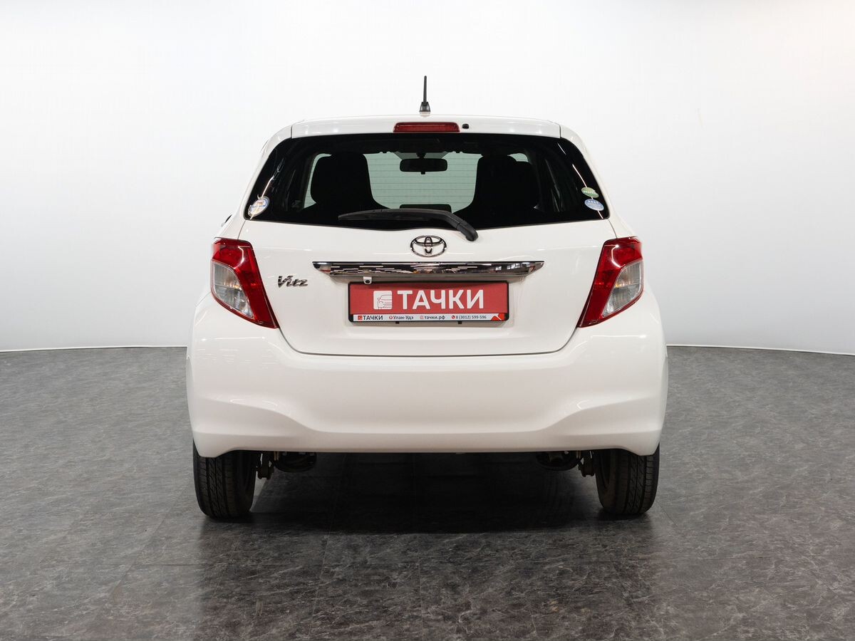Toyota Vitz 2012 - фото автомобиля