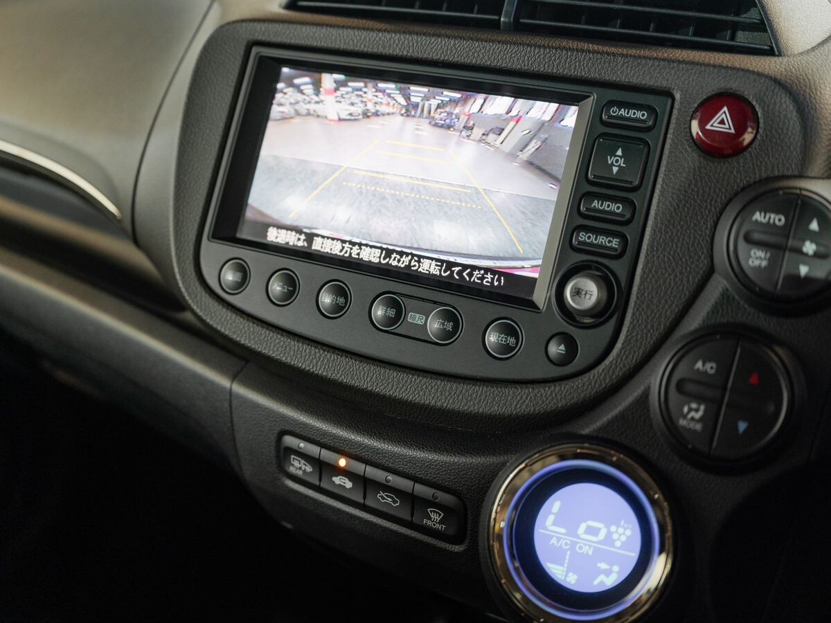 Honda Fit Shuttle 2013 - фото автомобиля