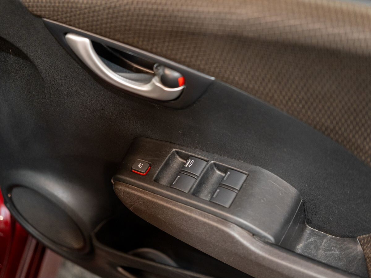 Honda Fit Shuttle 2013 - фото автомобиля