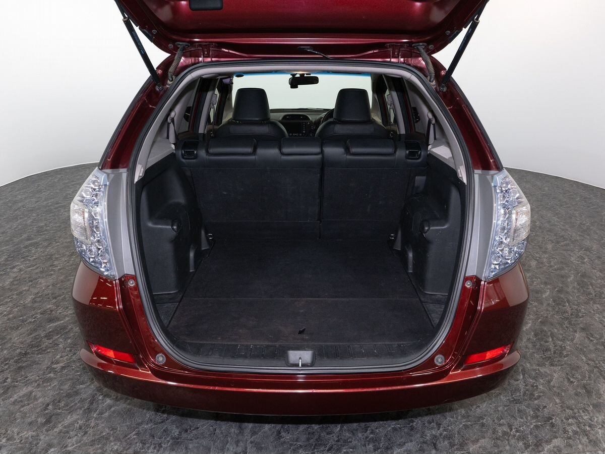 Honda Fit Shuttle 2013 - фото автомобиля