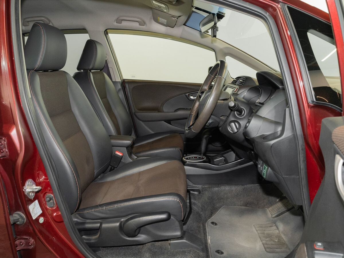 Honda Fit Shuttle 2013 - фото автомобиля