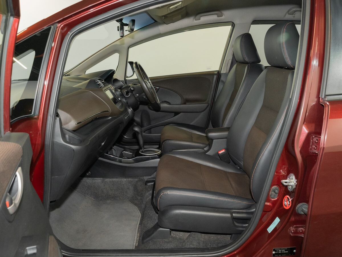 Honda Fit Shuttle 2013 - фото автомобиля