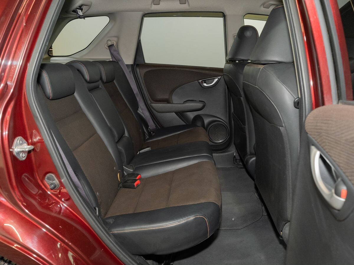 Honda Fit Shuttle 2013 - фото автомобиля