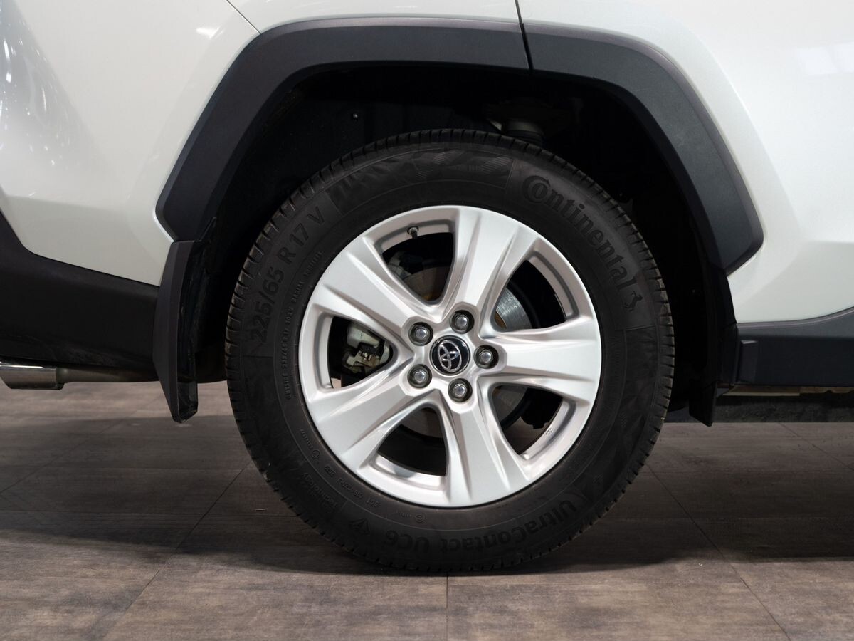 Toyota RAV4 2020 - фото автомобиля