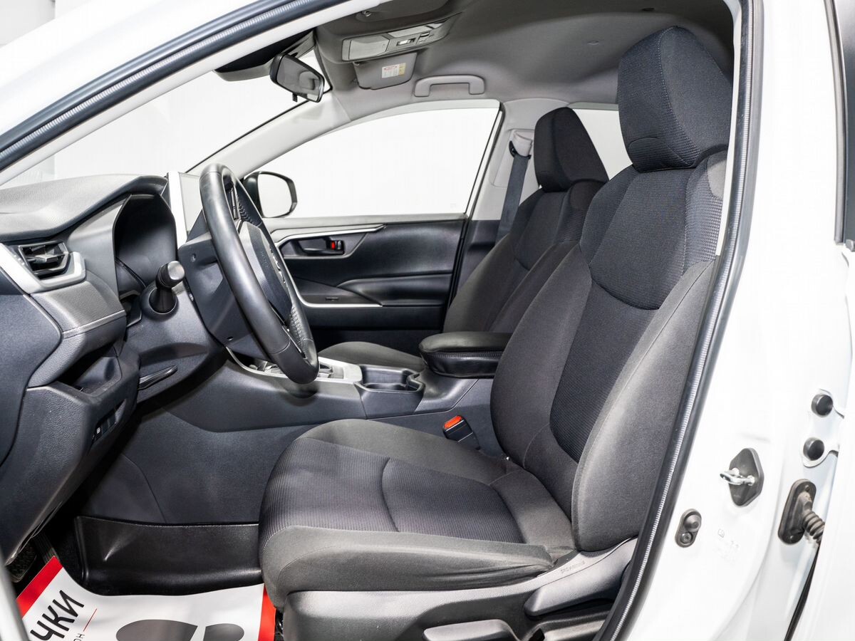 Toyota RAV4 2020 - фото автомобиля