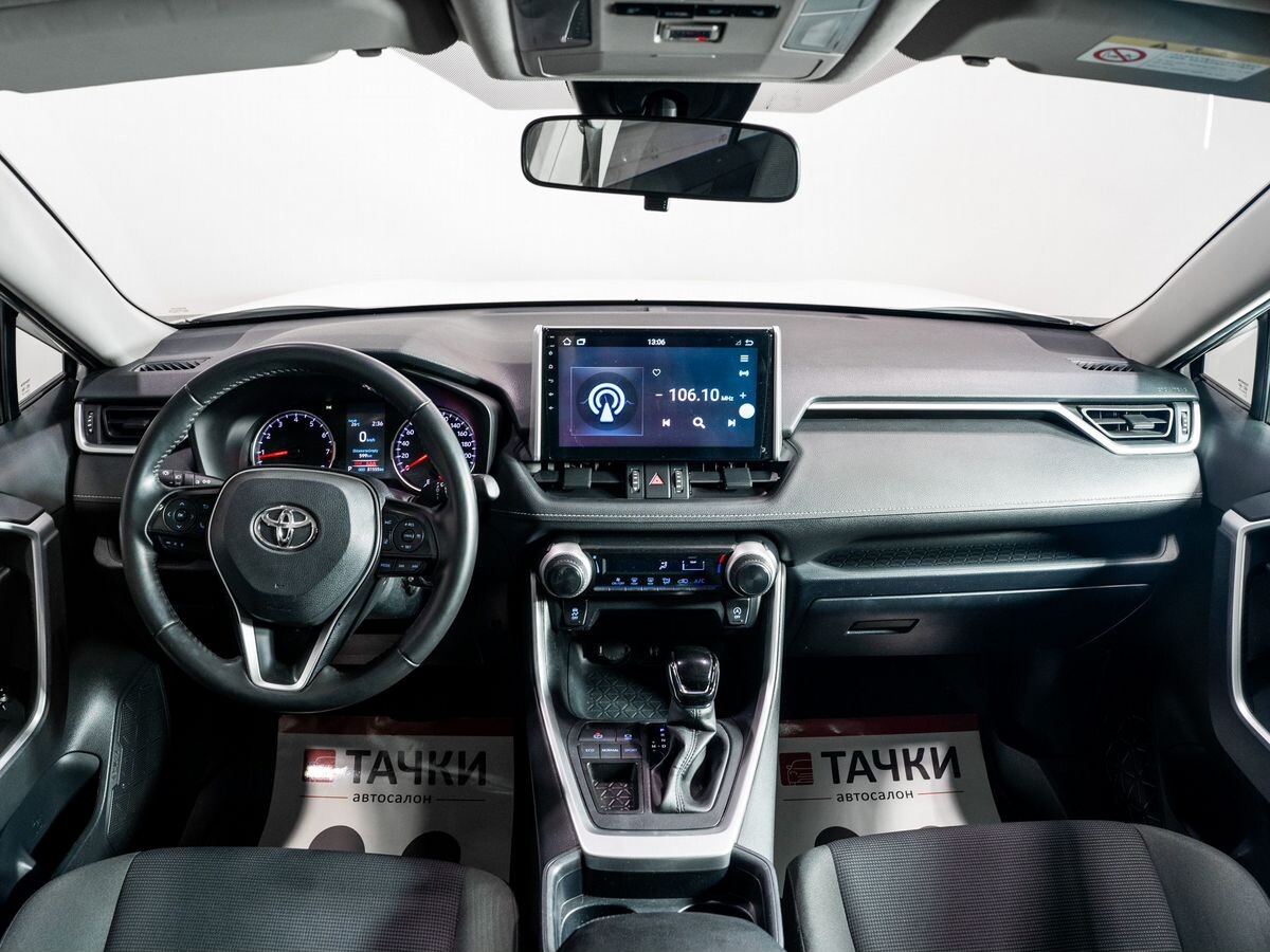 Toyota RAV4 2020 - фото автомобиля