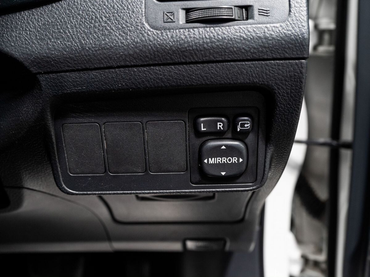 Toyota Corolla Fielder 2009 - фото автомобиля