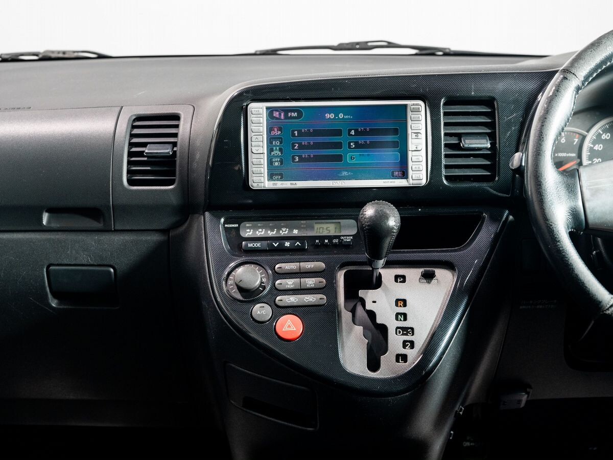 Toyota Wish 2004 - фото автомобиля