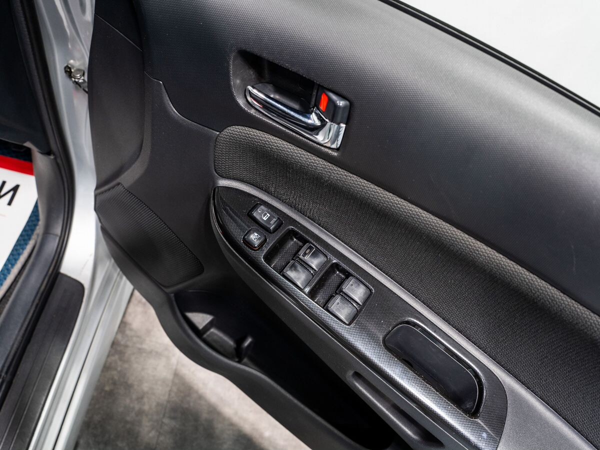 Toyota Wish 2004 - фото автомобиля