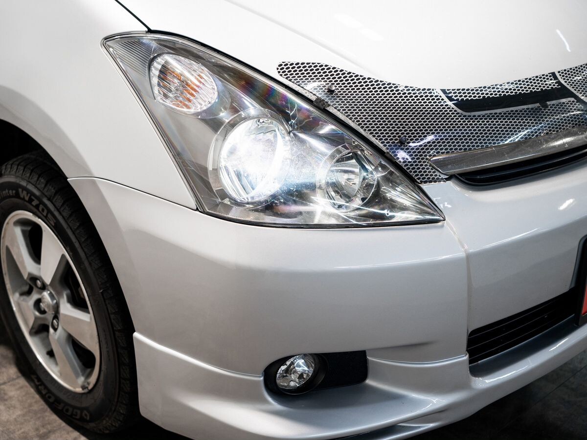 Toyota Wish 2004 - фото автомобиля