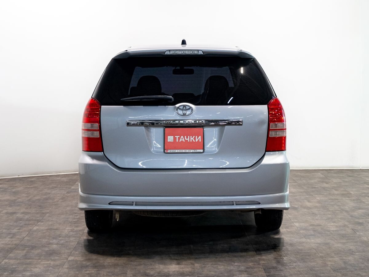 Toyota Wish 2004 - фото автомобиля