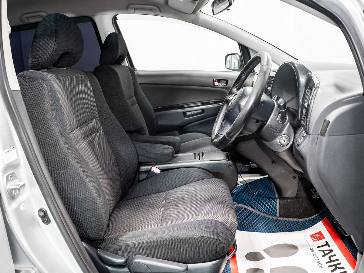 Toyota Wish 2004 - фото автомобиля