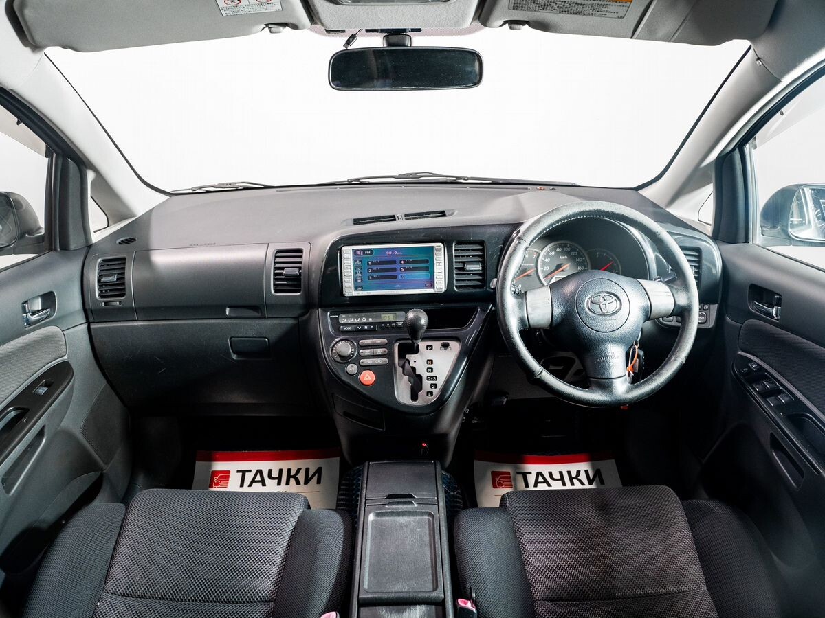 Toyota Wish 2004 - фото автомобиля