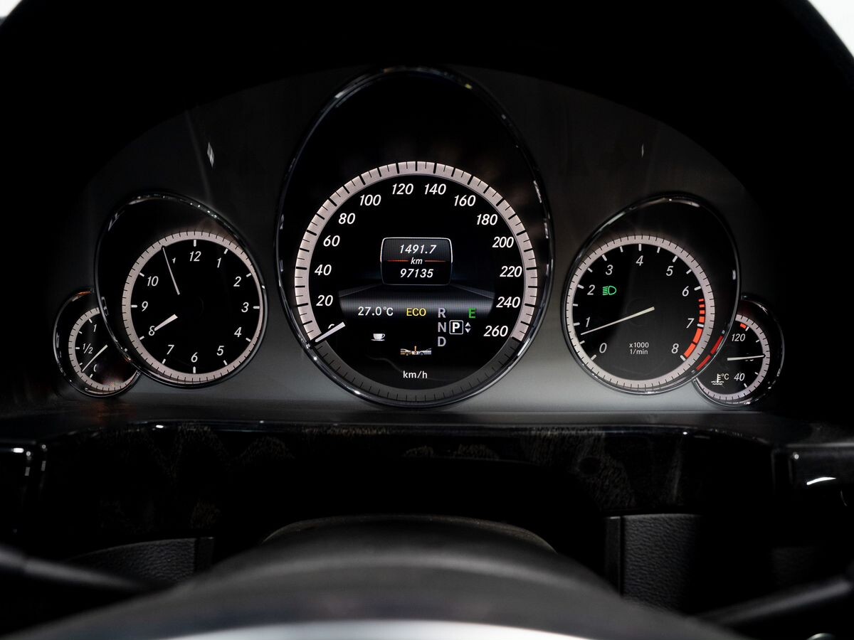Mercedes-Benz E-Class 2013 - фото автомобиля