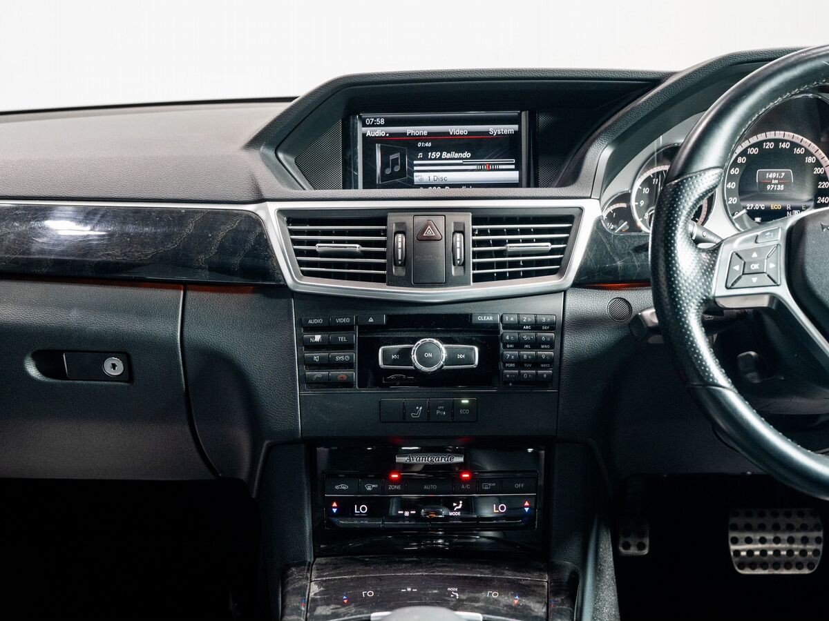 Mercedes-Benz E-Class 2013 - фото автомобиля