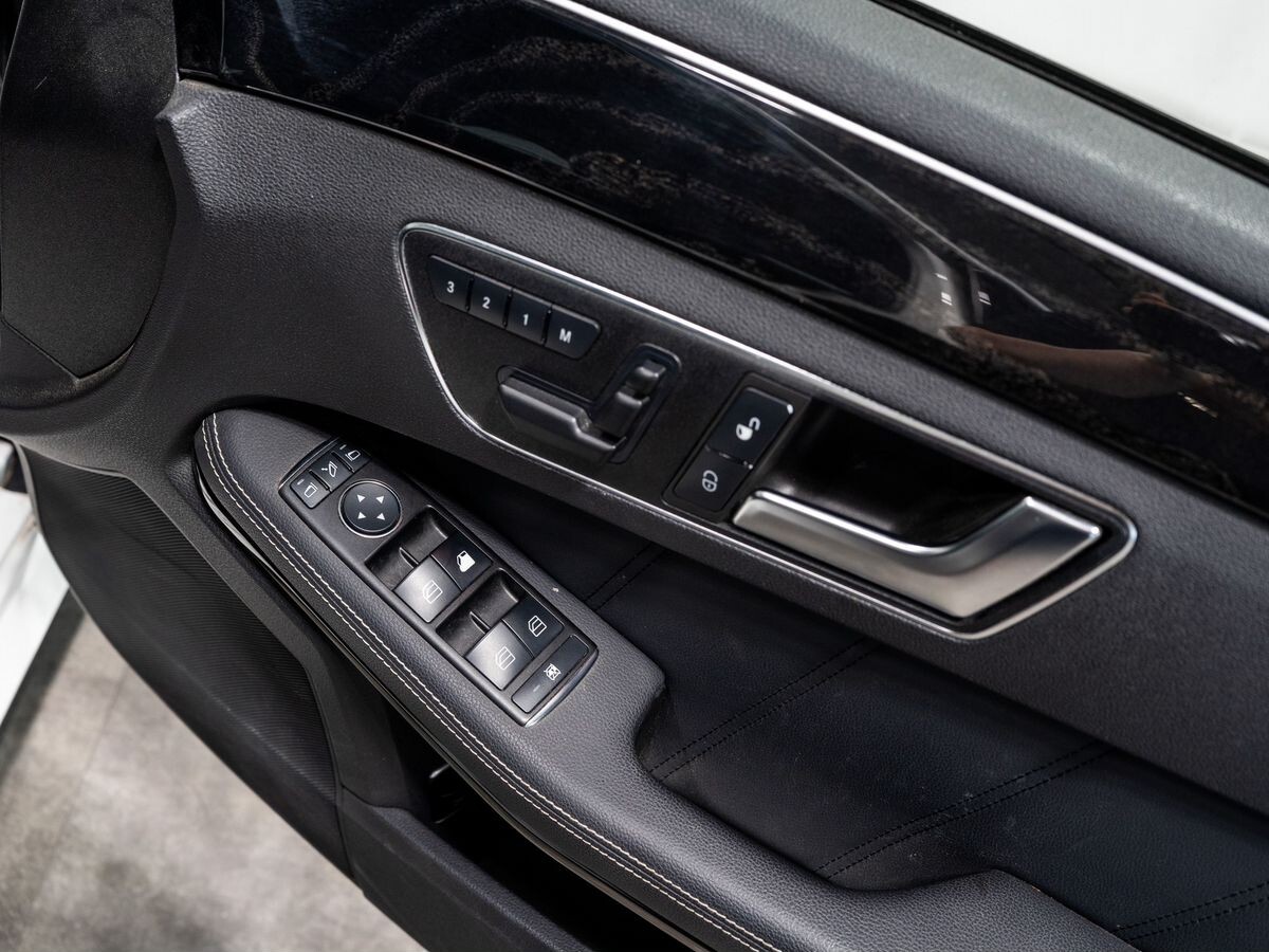Mercedes-Benz E-Class 2013 - фото автомобиля