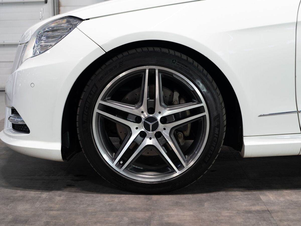Mercedes-Benz E-Class 2013 - фото автомобиля