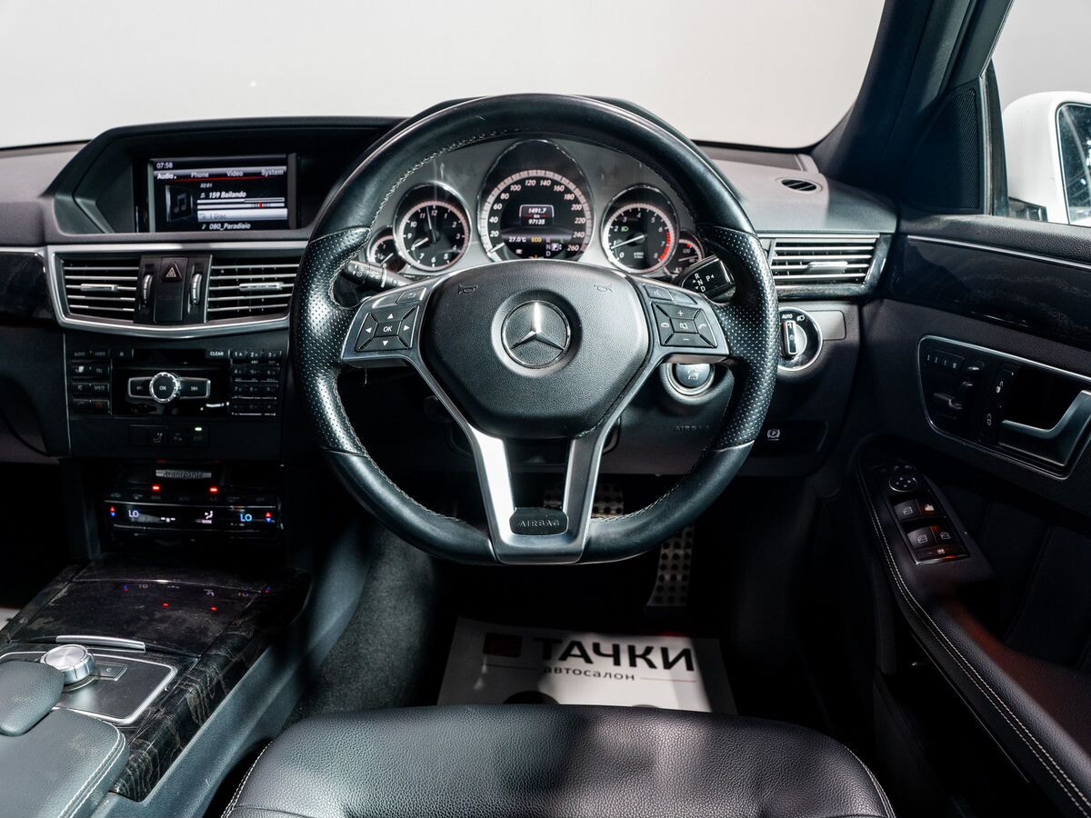 Mercedes-Benz E-Class 2013 - фото автомобиля