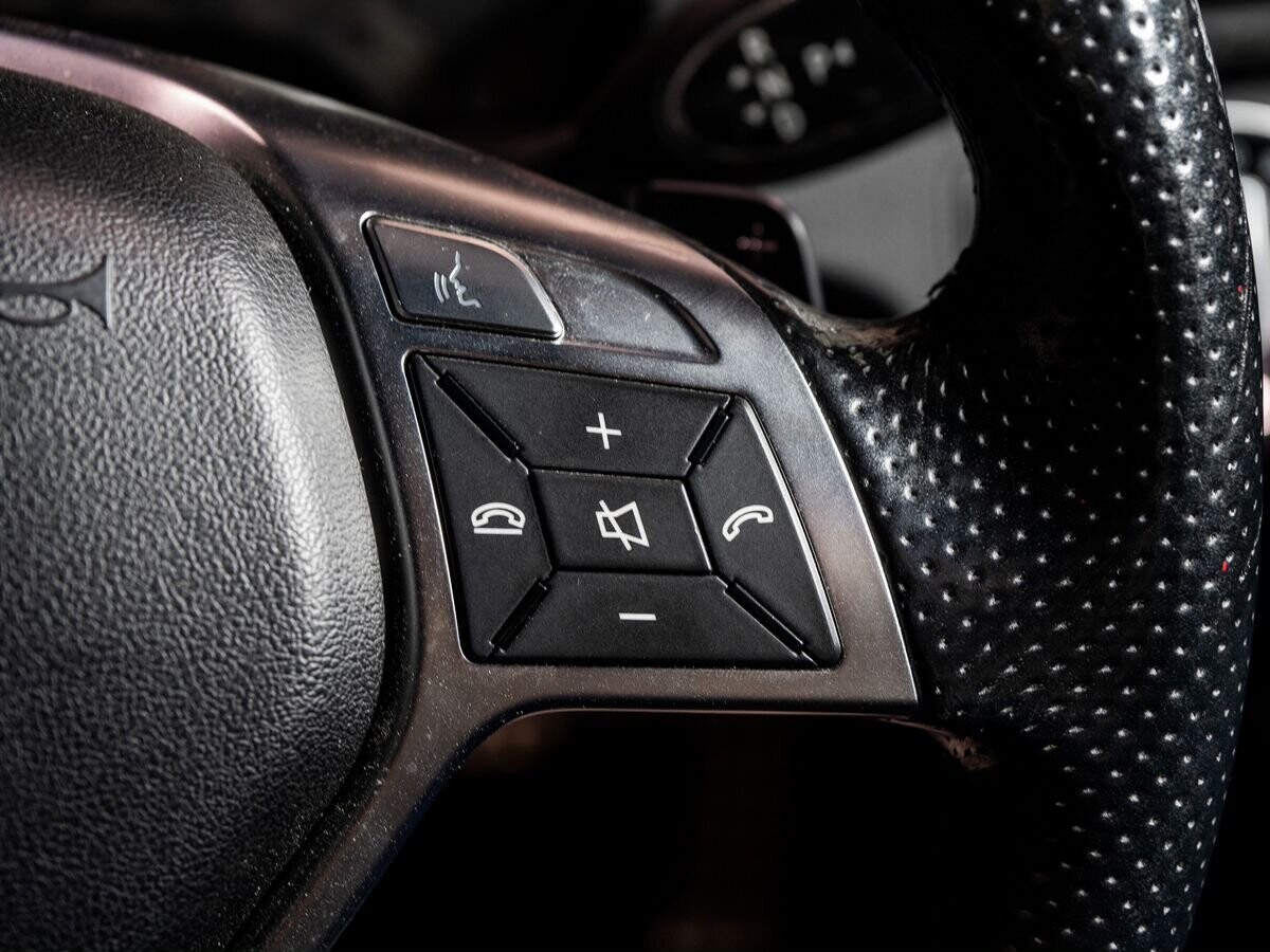 Mercedes-Benz E-Class 2013 - фото автомобиля
