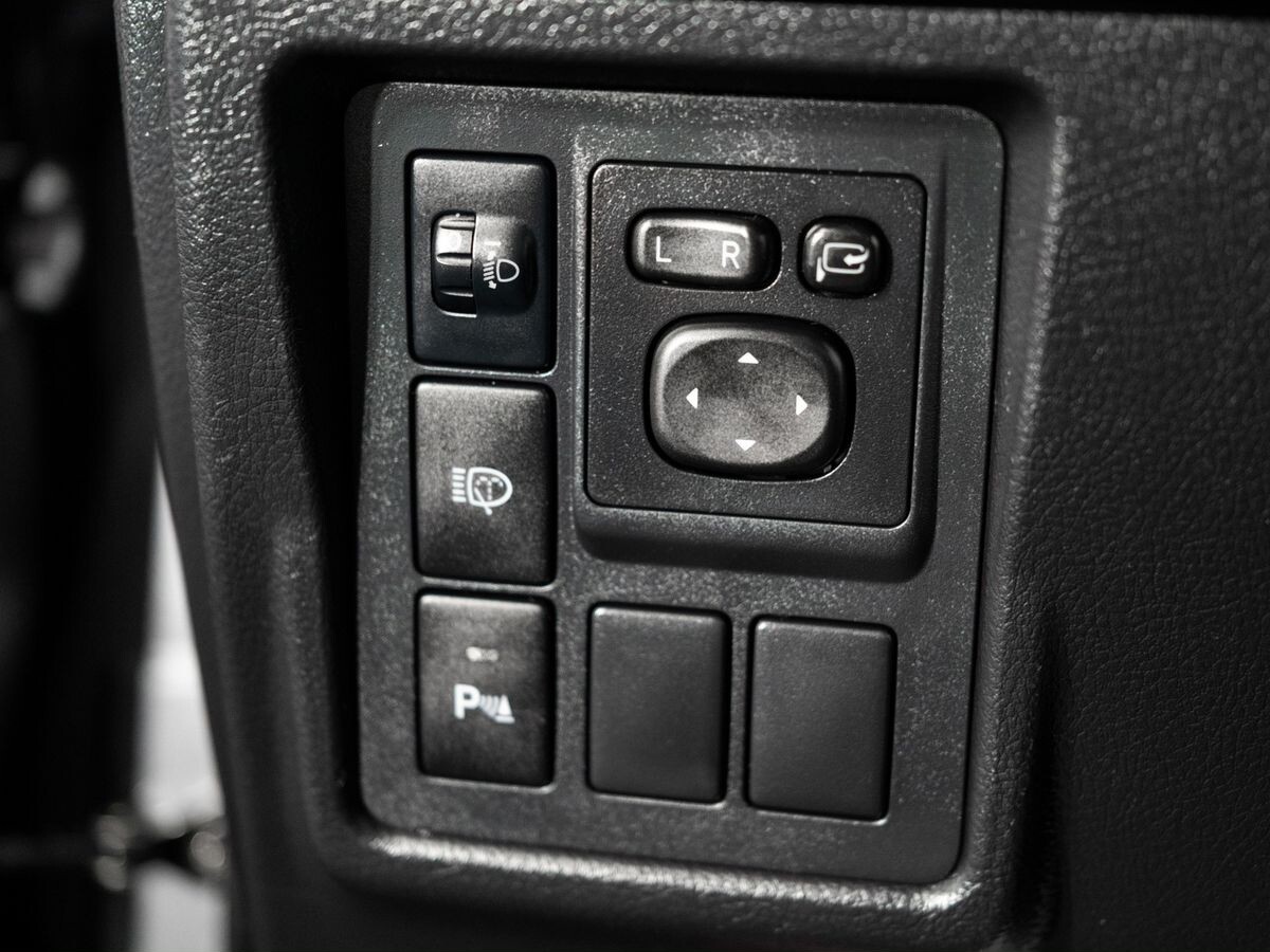 Toyota Land Cruiser Prado 2016 - фото автомобиля