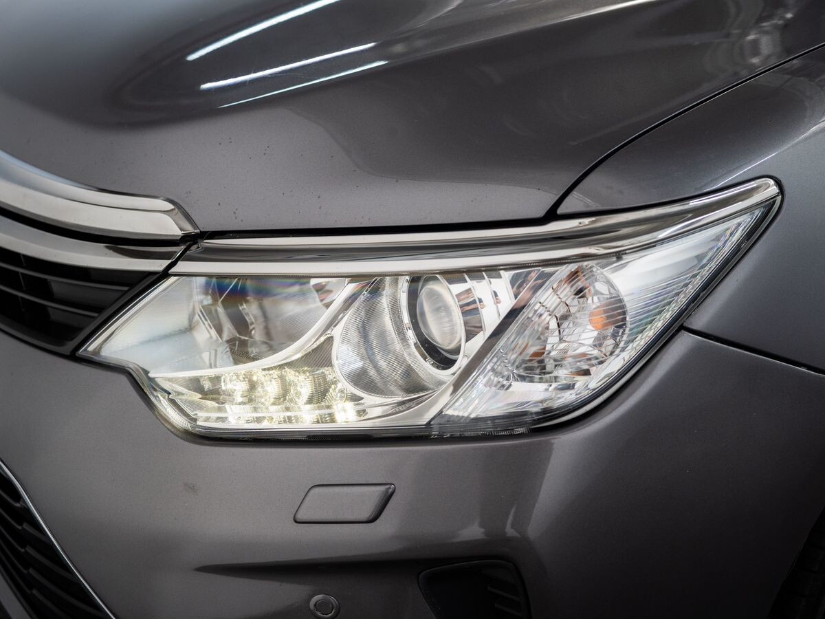 Toyota Camry 2015 - фото автомобиля