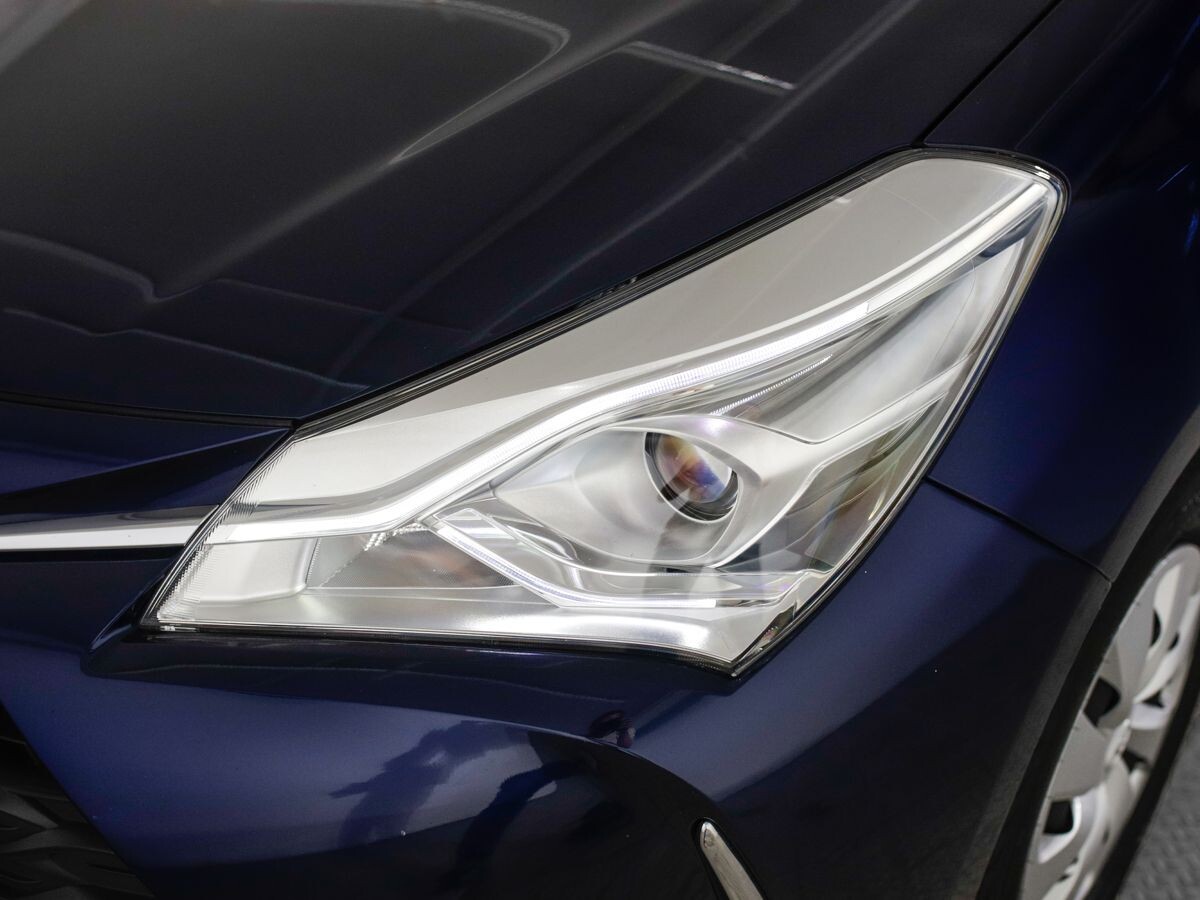 Toyota Vitz 2019 - фото автомобиля