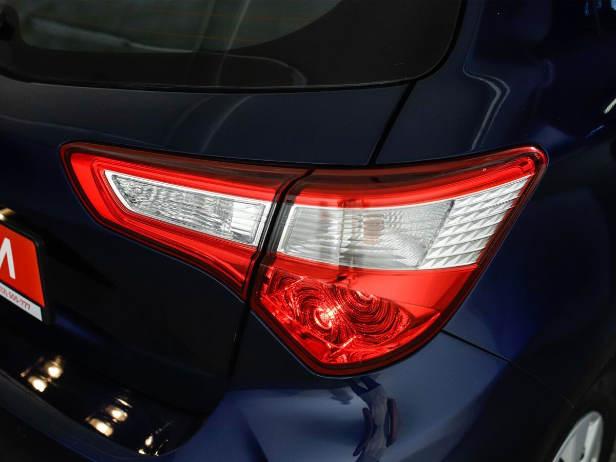 Toyota Vitz 2019 - фото автомобиля