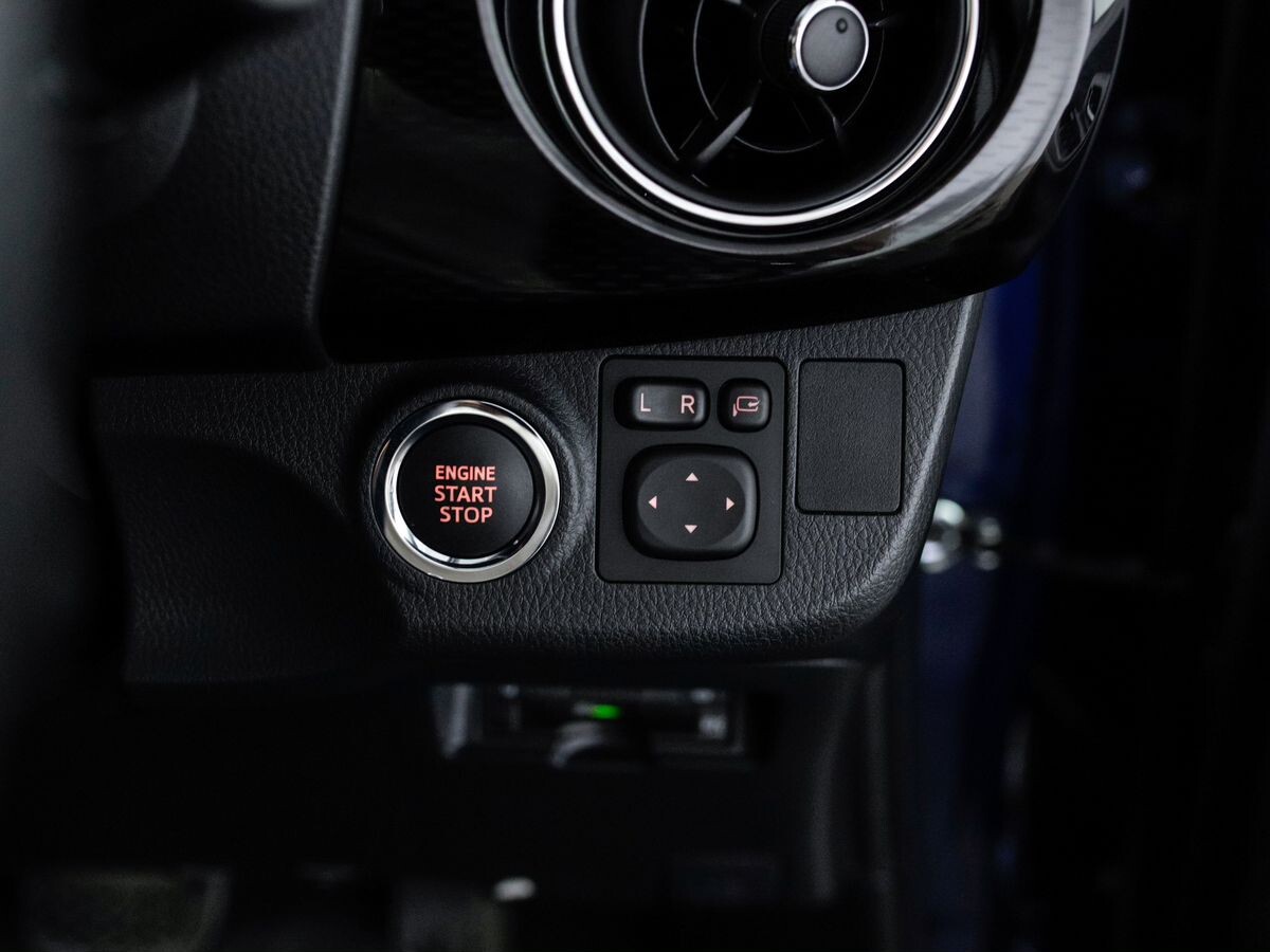 Toyota Vitz 2019 - фото автомобиля