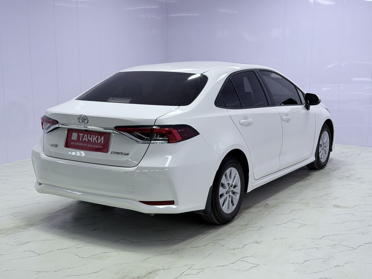 Toyota Corolla 2021 - фото автомобиля