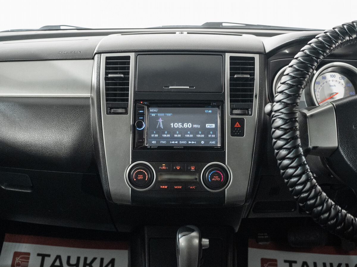 Nissan Tiida 2009 - фото автомобиля