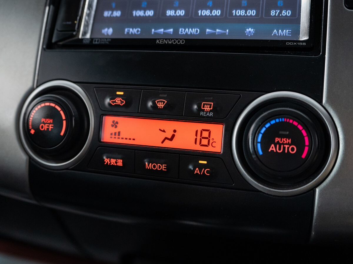 Nissan Tiida 2009 - фото автомобиля