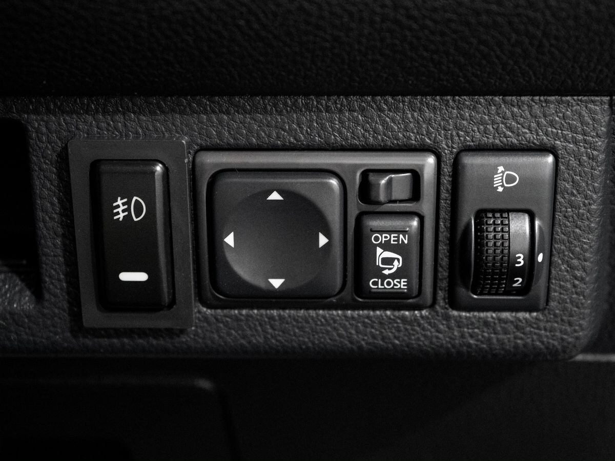 Nissan Tiida 2009 - фото автомобиля