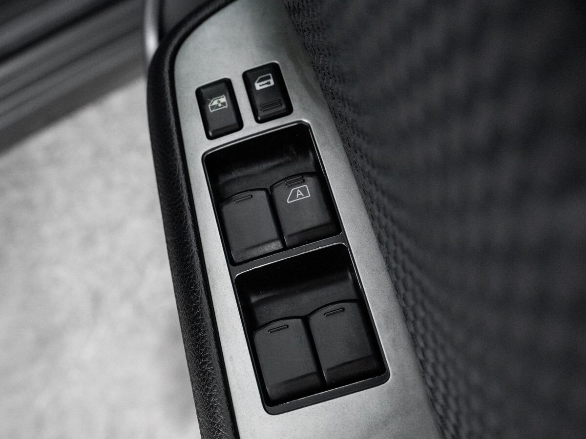 Nissan Tiida 2009 - фото автомобиля