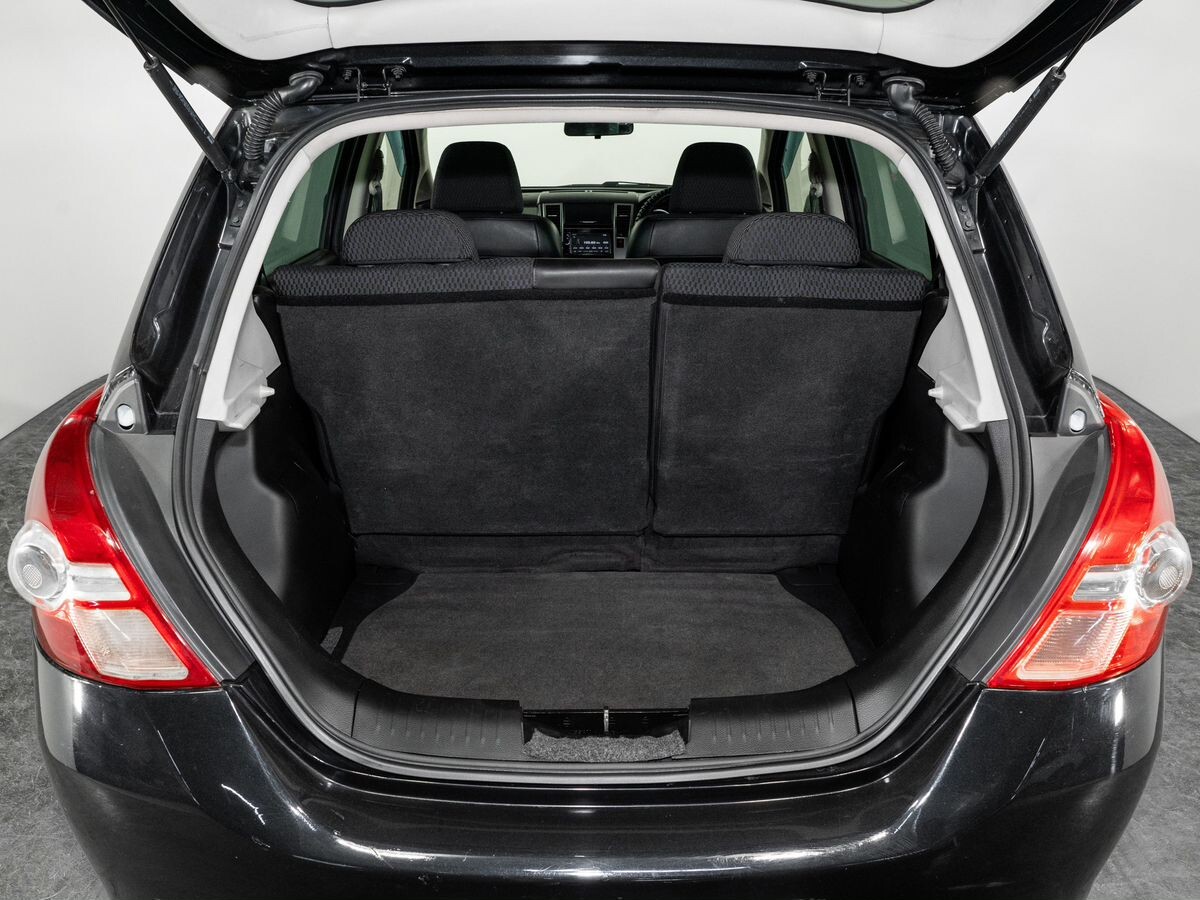 Nissan Tiida 2009 - фото автомобиля