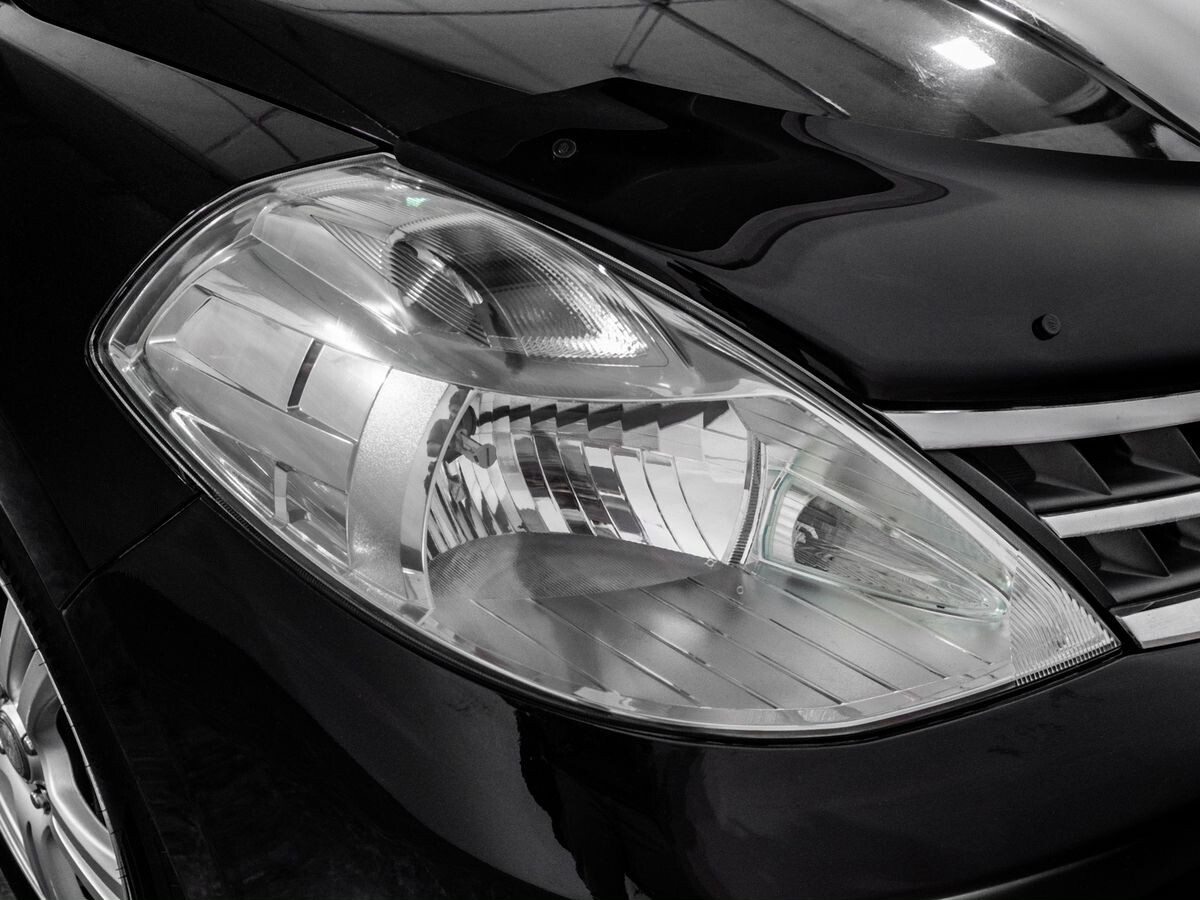 Nissan Tiida 2009 - фото автомобиля
