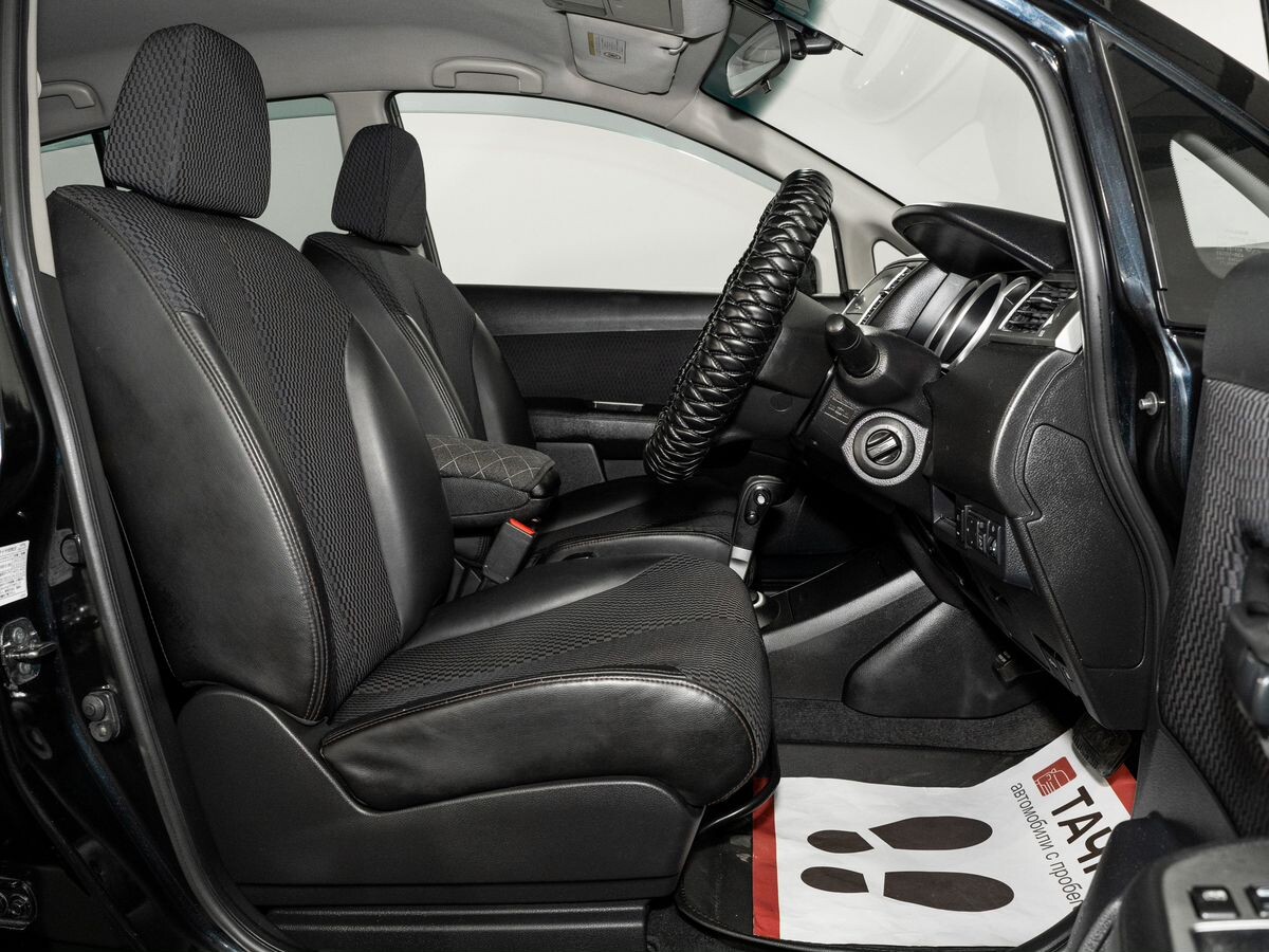 Nissan Tiida 2009 - фото автомобиля
