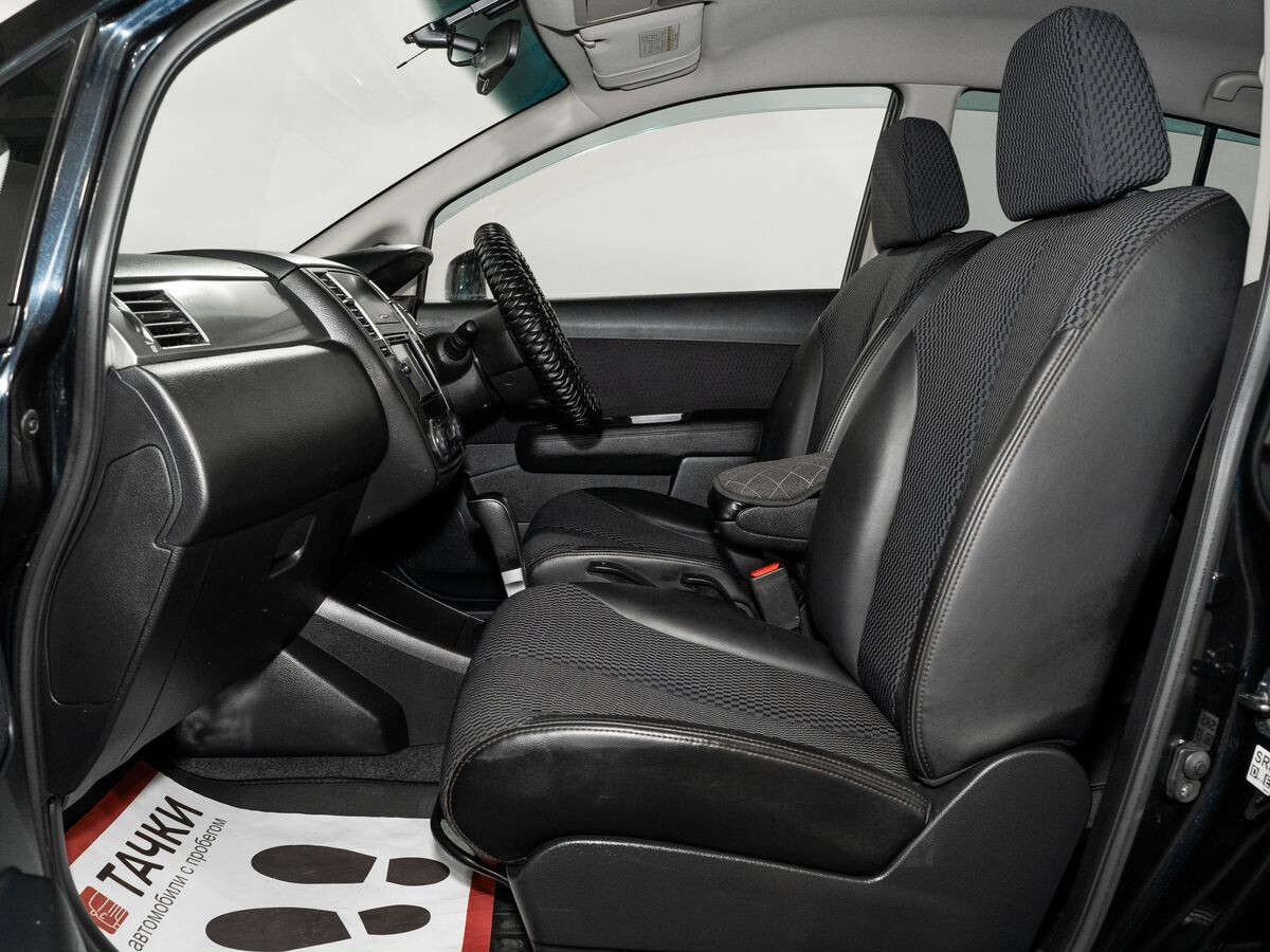 Nissan Tiida 2009 - фото автомобиля