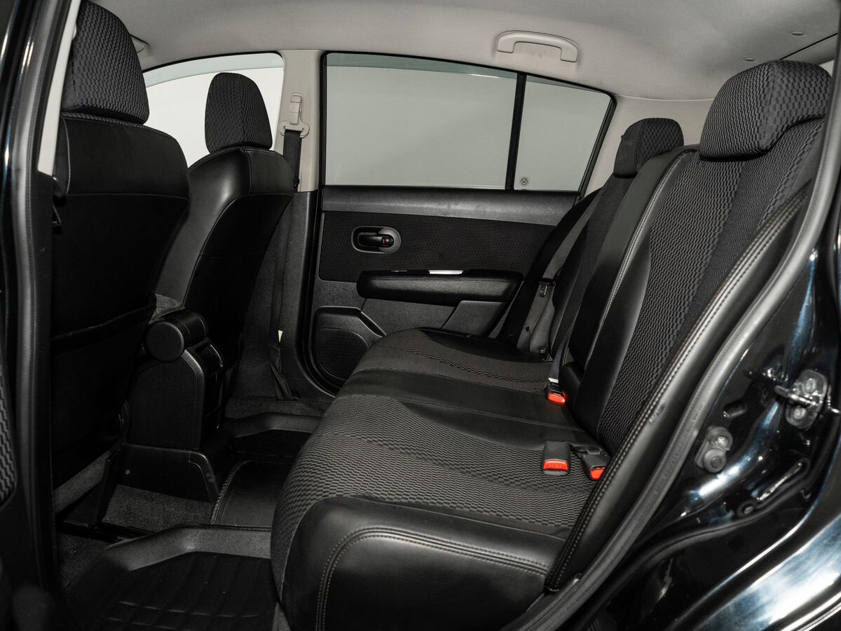 Nissan Tiida 2009 - фото автомобиля
